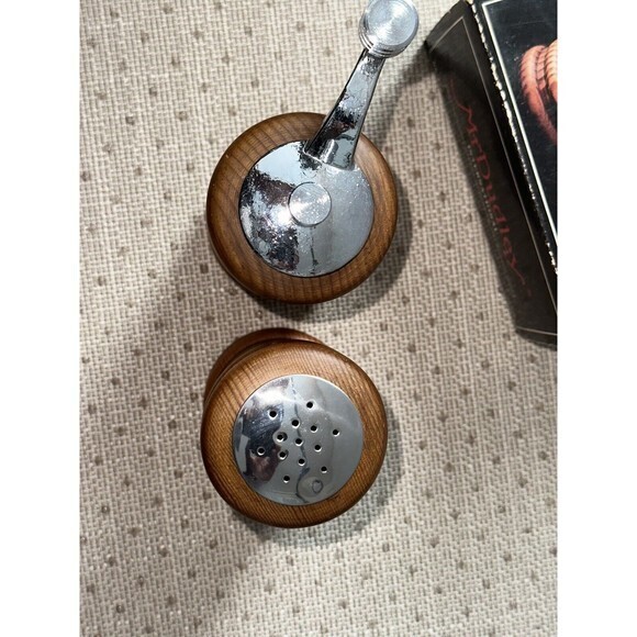 Vintage Mr. Dudley Golden Oak Peppermill Set New Old Stock - Picture 3 of 6